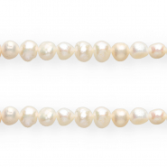 TQ Freshwater pearls nugget oval 6-7mm Natural White