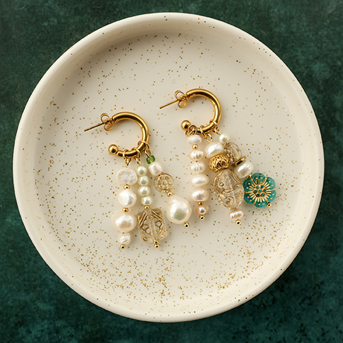 Mix & match with acrylic beads and golden details