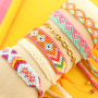 How to present trendy bracelets and anklets